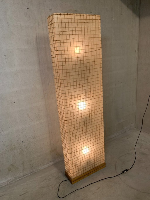 Mid-century große Fiberglas Stehleuchte Japandi-Ästhetik organisch.