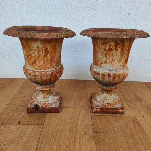 Gietijzeren tuinvazen, plantenbakken bloembakken. Set prijs  