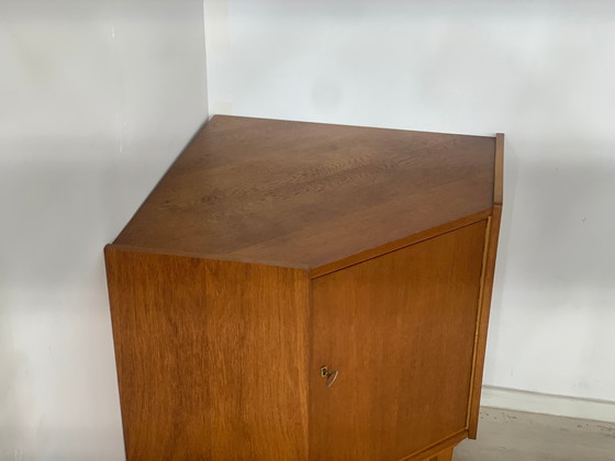 Image 1 of Mid Century armoire d'angle commode vintage