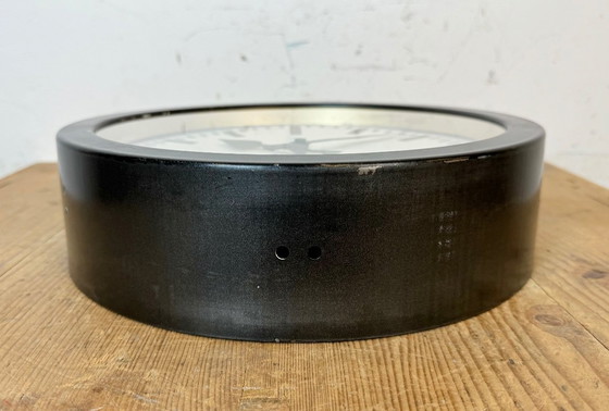 Image 1 of Zwarte industriële fabriekswandklok van Siemens, jaren 50