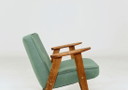Fauteuil lounge vintage en chêne, revêtement en laine vert thé