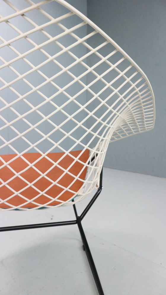 Image 1 of Silla Diamond de Harry Bertoia en metal blanco y negro y asiento de cuero nuevo