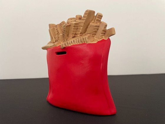 Image 1 of Tirelire cochon en forme de frites faite main McDonald's vintage de 1982