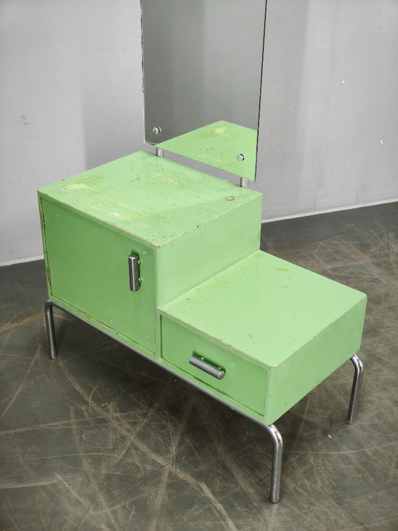 Image 1 of Bauhaus groene kaptafel met spiegel en chromen frame, Tsjechoslowakije jaren 1930