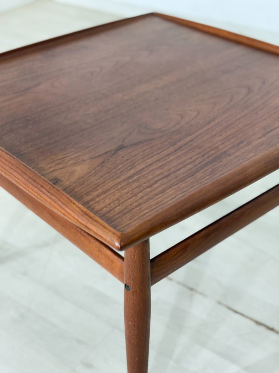 Table d'appoint danoise design milieu du siècle / Table basse en teck / Table d'appoint années 1960 / Table (photo 7 of 10)