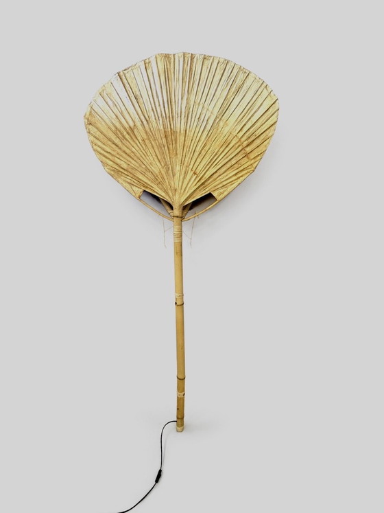 Image 1 of Grote Uchiwa vloerlamp van bamboe en rijstpapier, ontworpen door Ingo Maurer.