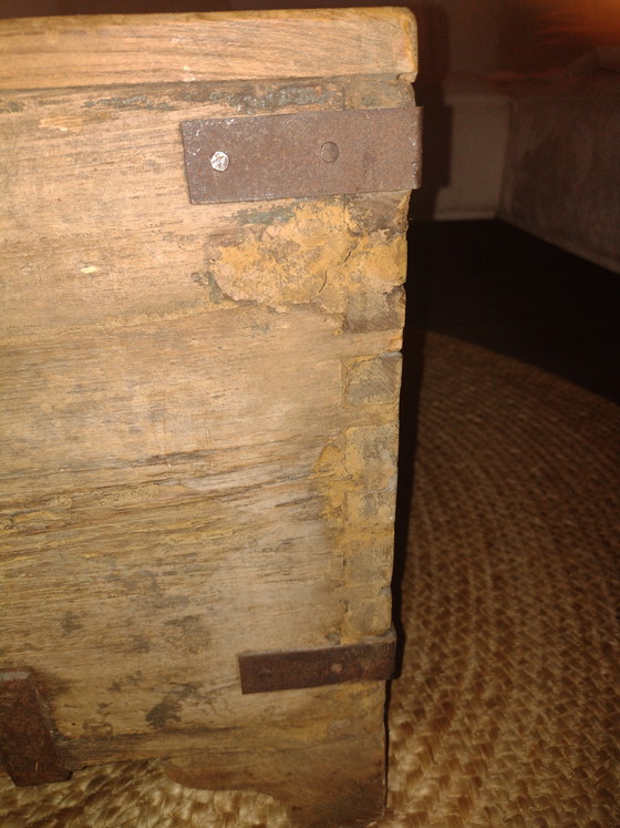 Image 1 of Une vieille table ayant appartenu à mon grand-père.