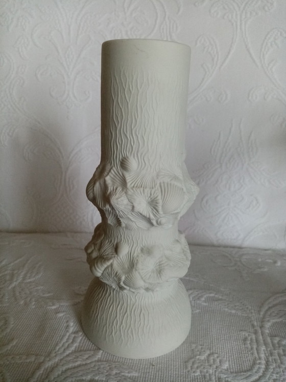 Image 1 of Vaso decorativo fossile "Kaiser" in porcellana biscuit anni '60 (21,50 cm)
