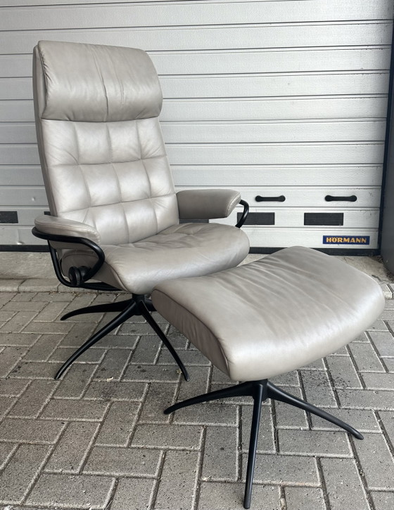 Image 1 of Stressless London met hocker