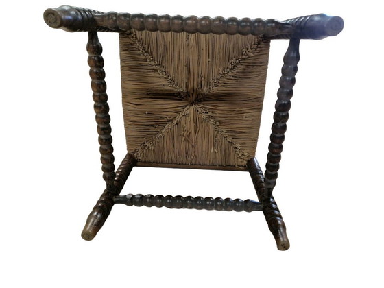 Image 1 of Silla esquinera antigua torneada con asiento de junco – Estilo campestre inglés/francés