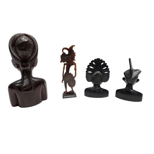 Divers objets d'art asiatiques, milieu du XXe siècle