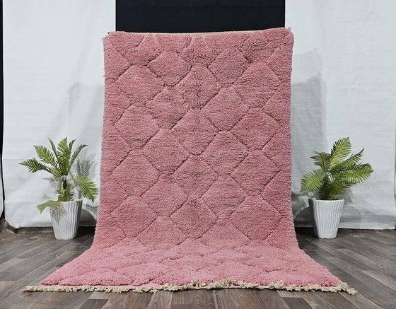 Alfombra bereber rosa tradicional hecha a mano 250cm x 150cm (photo 9 of 9)