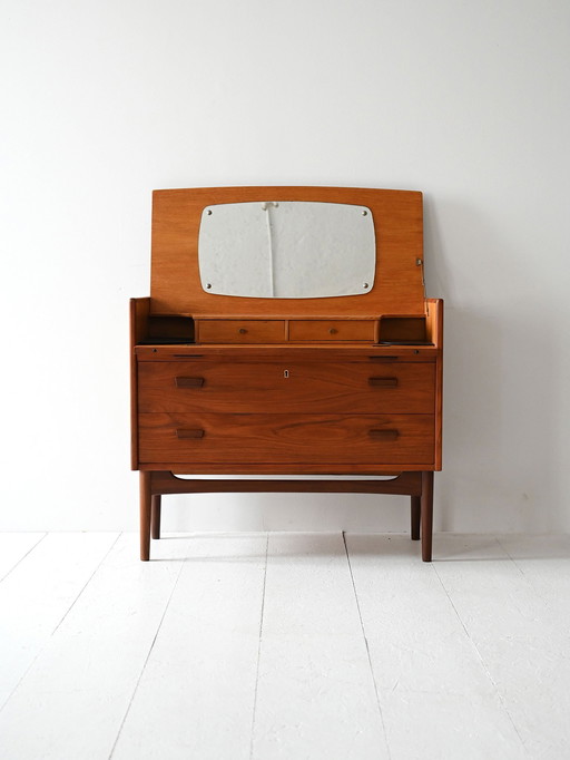 Scandinavische secretaire met verborgen spiegel