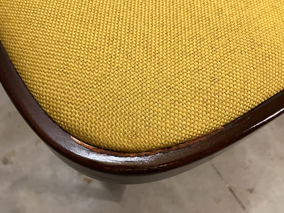 Image 1 of Thonet 215 madera curvada amarilla recién tapizada