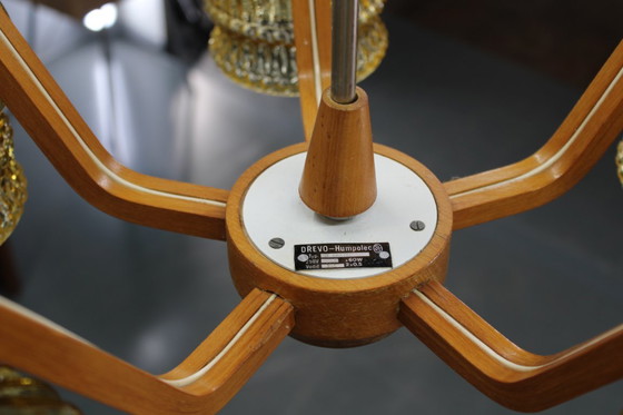 Image 1 of Tschechischer Holz-Glas-Kronleuchter aus der Mitte des 20. Jahrhunderts, restauriert in den 1970er Jahren