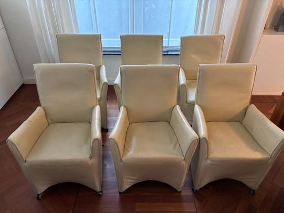 Image 1 of 6 stijlvolle Jess Design eetkamerstoelen model Senator – Buffelleder, Vanille