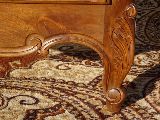 Image 1 of Armadio in noce massello in stile Luigi XV