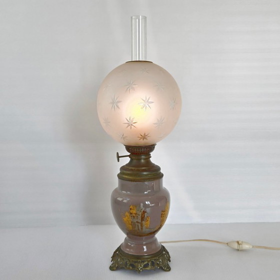 Image 1 of Antieke elektrische petroleumlamp, eind 19e eeuw, keramiek, brons en glas.