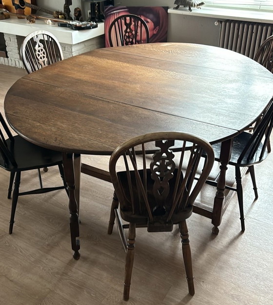 Image 1 of 6x Windsor Wheelback Stoelen Met Gerestaureerde Bijpassende Tafel