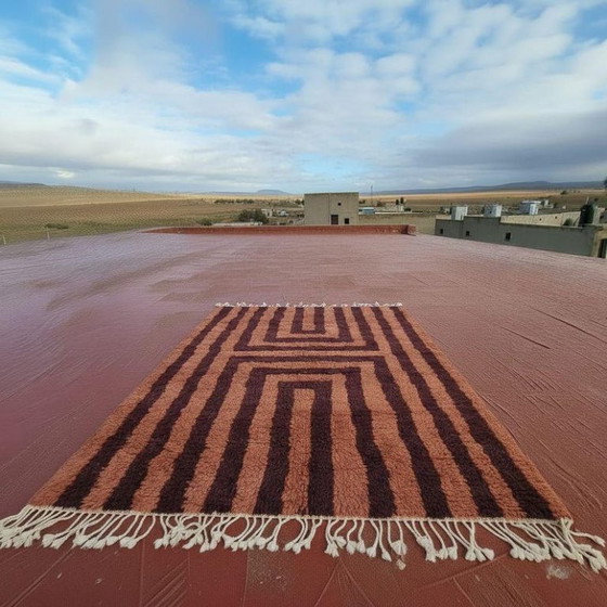 Image 1 of Cremefarbener marokkanischer Teppich mit geometrischen Mustern, 250 cm x 150 cm