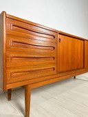 Buffet bas danois en teck des années 60 par Johannes Andersen pour Uldum Møbelfabrik