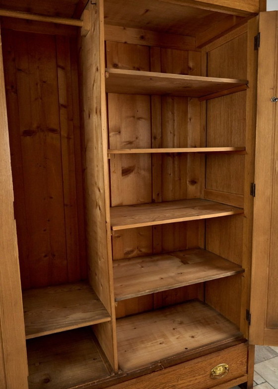 Image 1 of Armoire en bois vintage, années 1930, Tchécoslovaquie