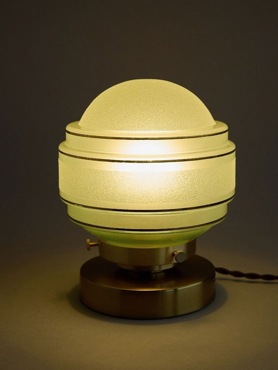 Image 1 of Lampada da tavolo in vetro satinato verde e oro