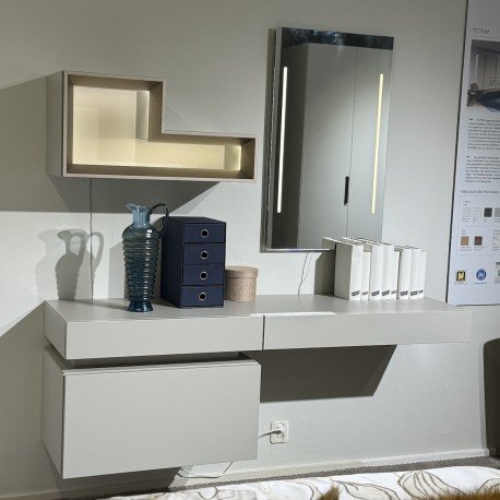 Image 1 of Tetrim toilettafel