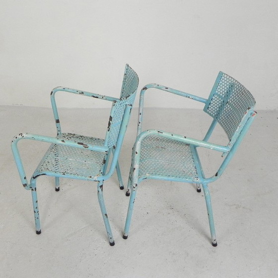 Image 1 of Juego de 2 sillas de jardín industriales de acero con reposabrazos, década de 1950.