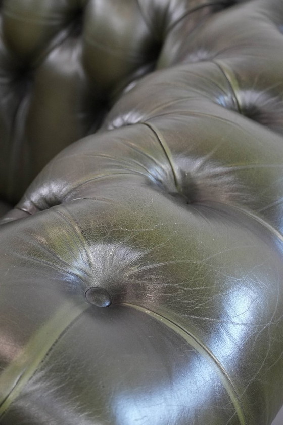 Image 1 of Sillón club Chesterfield de piel de vaca verde de estilo inglés