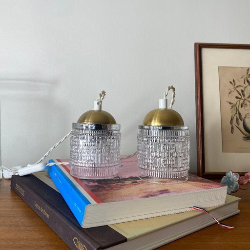 Coppia di piccole lampade portatili antiche a forma di tulipano in vetro trasparente