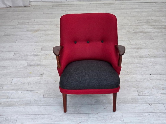 Image 1 of Fauteuil de conception danoise des années 1960, retapissé en laine d'ameublement.