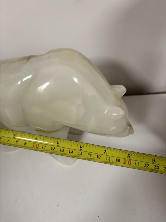 Image 1 of handgeslepen ónix beeldhouwwerk ijsbeer