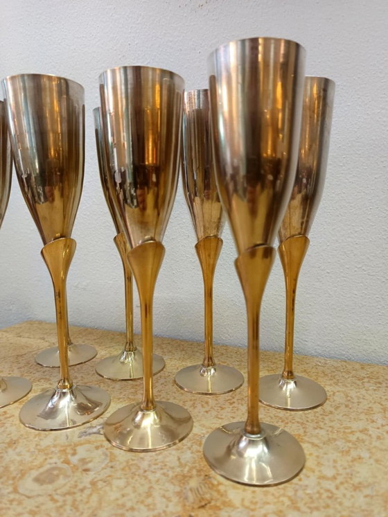 Image 1 of 8 champagneglazen van metaal en messing in Hollywood Regency-stijl uit 1970