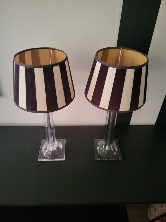 Image 1 of 2 lampade da tavolo in plexiglas con paralume a righe