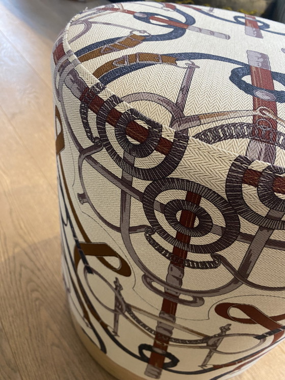 Image 1 of Pouf Hermes