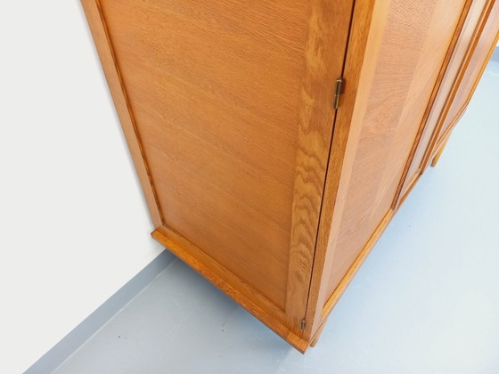 Image 1 of Vintage eikenhouten kledingkast uit de jaren 60