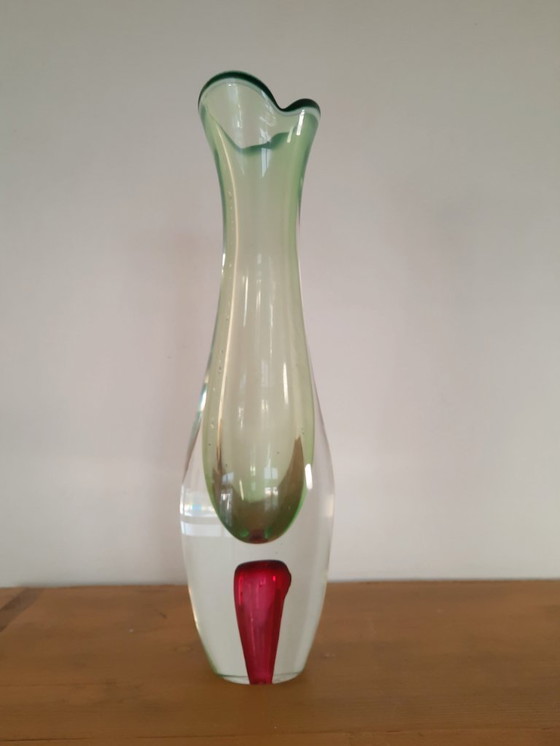 Image 1 of Rubin-Kunstglasvase aus der Mitte des 20. Jahrhunderts, ca. 1960-70