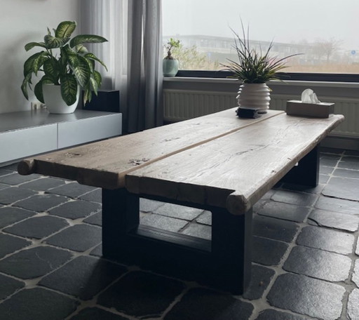 Table basse fabriquée à partir de volets de fenêtres chinois