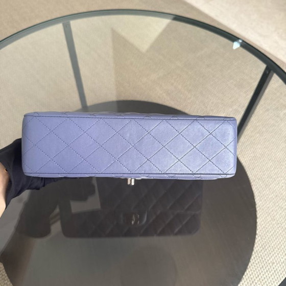 Image 1 of Chanel Classic Flap Medium - 25 cm, gestepptes Lammleder, Lavendel, silberfarbene Beschläge, Serie 15