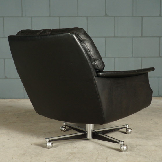 Image 1 of Set vintage lederen draaifauteuil met hocker – jaren 70