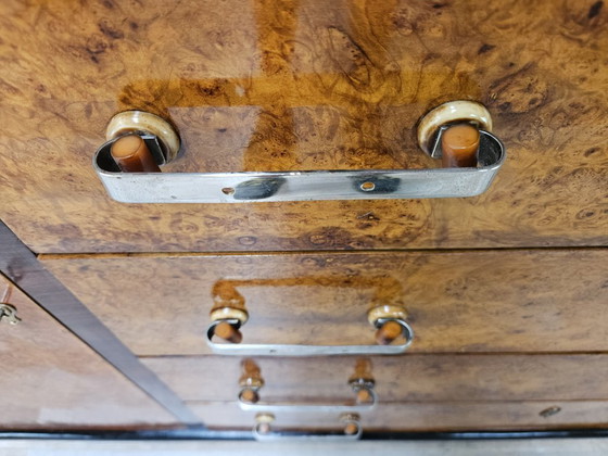 Image 1 of Buffet Art Déco des années 1950 en racine de bruyère et bois laqué, avec plateau en verre