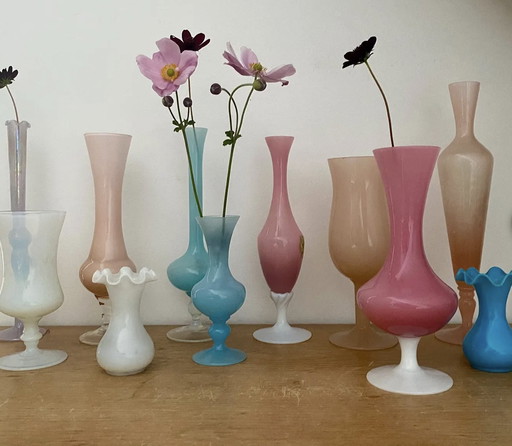 Lot De 11 Vases Soliflores Vintage En Verre Et Opaline