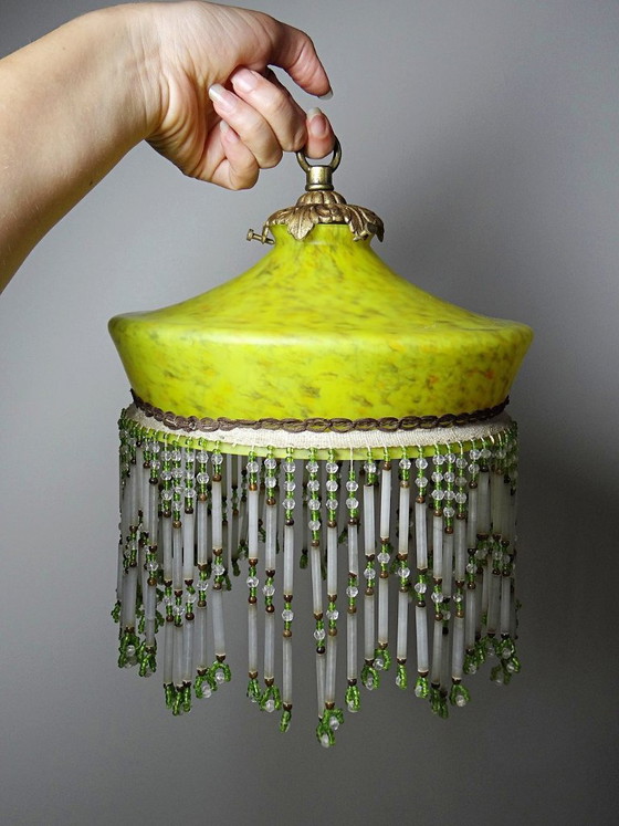 Antieke Art Deco Lampenkap van Geel Gemarmerd Glas met Kralenfranjes – Art déco, Decoratieve objecten (photo 4 of 14)