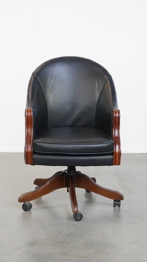 Classic and luxurious black cowhide leather office chair in English style