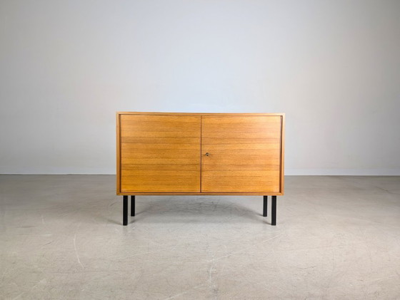 Image 1 of Buffet Midcentury en noyer Buffet Vintage 1960 Commode