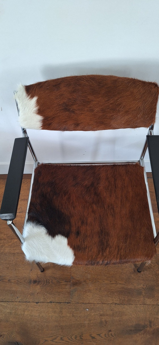 Image 1 of Two Gijs van der Sluis chairs with cowhide.