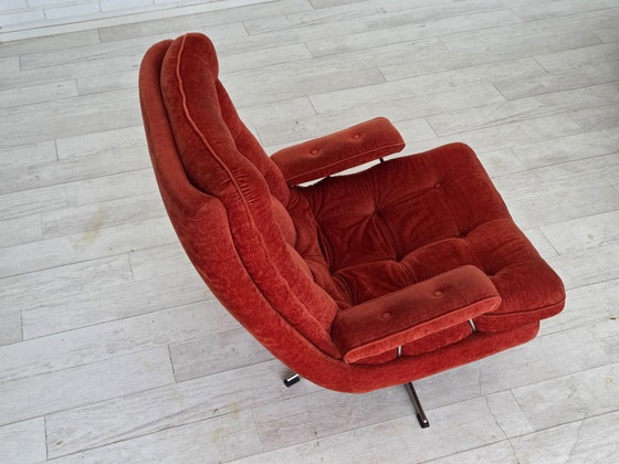 Image 1 of Fauteuil pivotant suédois des années 1970, de la marque Ulferts Sweden, en velours.