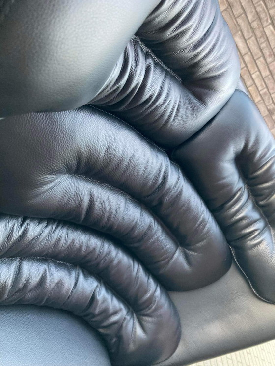 Image 1 of 2 chaises Joe Colombo Elda en cuir noir et fibre de verre blanche