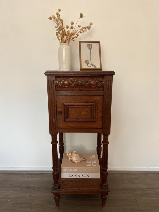 Image 1 of Antiker Nachttisch